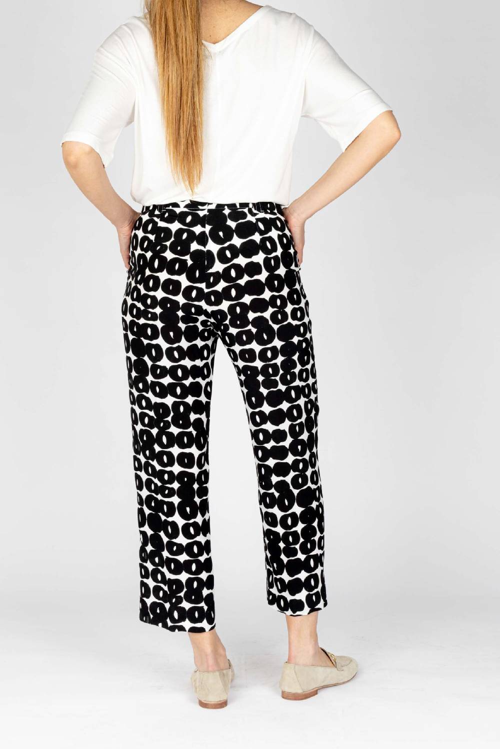 L.Pucci Pantaloni colore nero gamba larga tessuto viscosa stampa cerchio Offerta