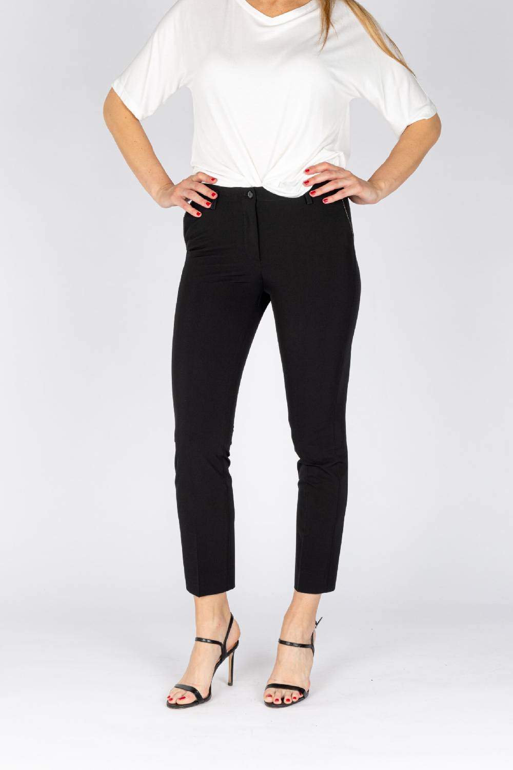 L.Pucci Pantaloni modello gamba stretta tessuto tecnico stretch colore nero Online