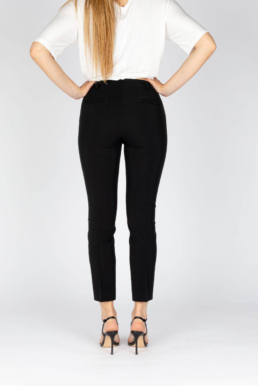 L.Pucci Pantaloni modello gamba stretta tessuto tecnico stretch colore nero Online