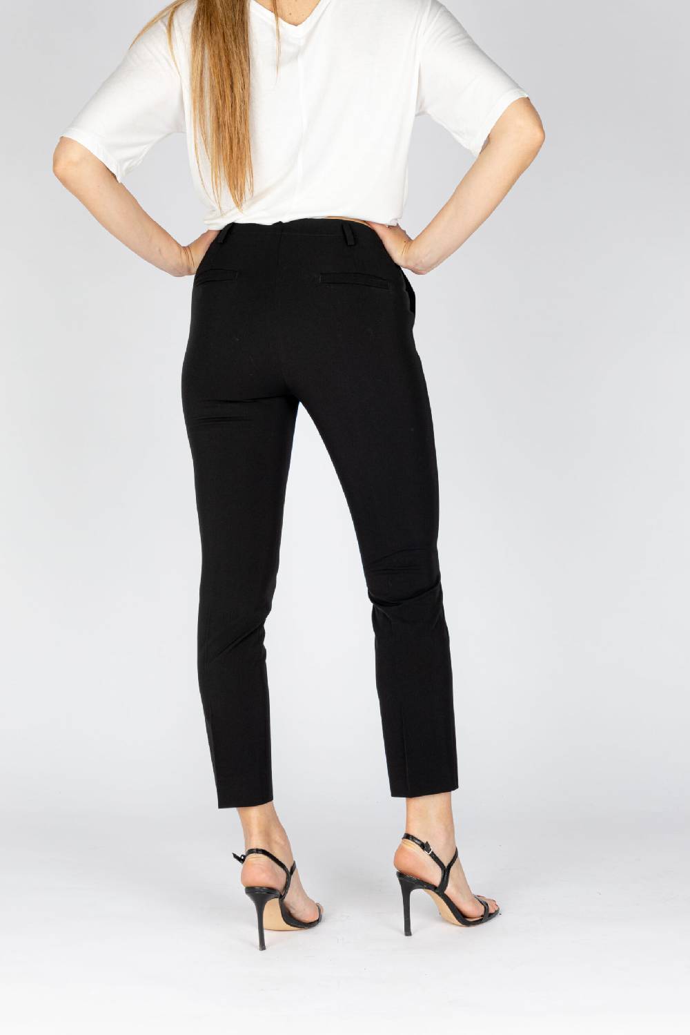 L.Pucci Pantaloni modello gamba stretta tessuto tecnico stretch colore nero Online
