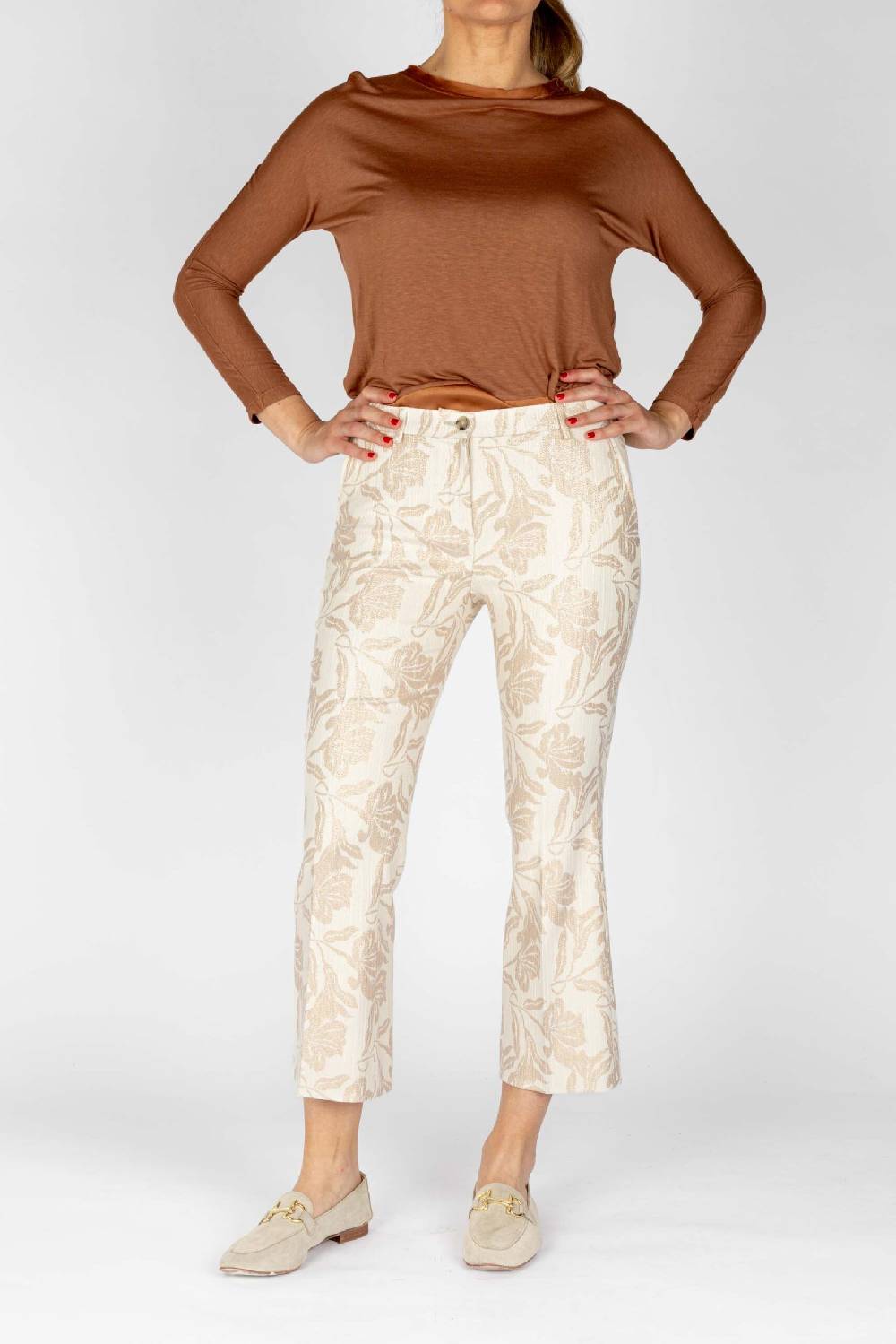 L.Pucci Pantaloni disegno fiore colore beige, linea zampetta tessuto jacquard lurex Offerta Pasqua