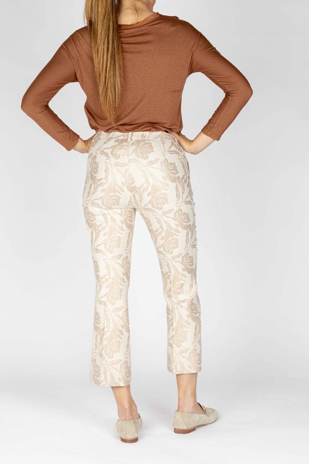L.Pucci Pantaloni disegno fiore colore beige, linea zampetta tessuto jacquard lurex Offerta Pasqua