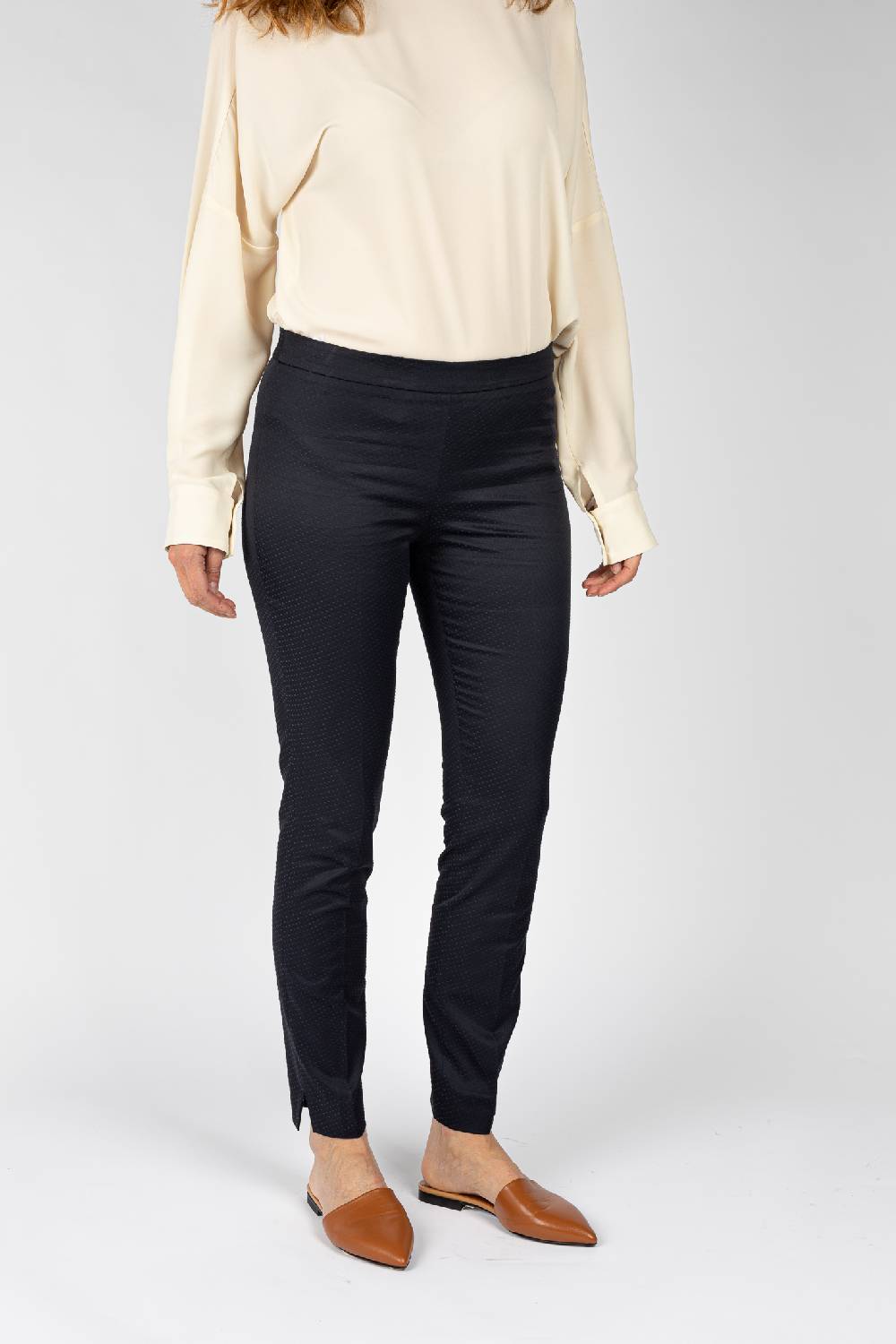 L.Pucci Pantaloni effetto punto spillo colore blu, linea a sigaretta tessuto jacquard 2025