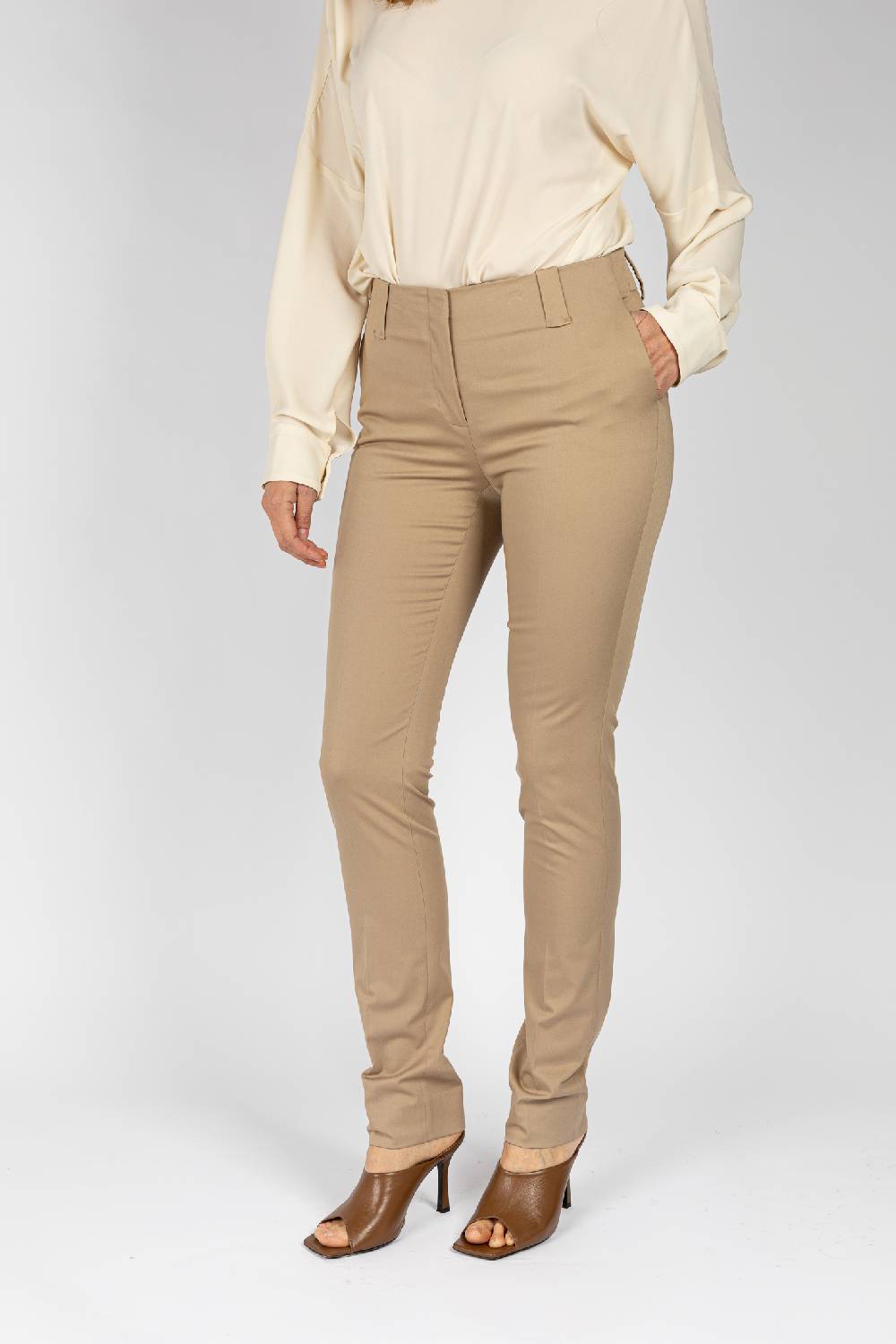 L.Pucci Pantaloni tessuto colore beige, gamba regolare Italia