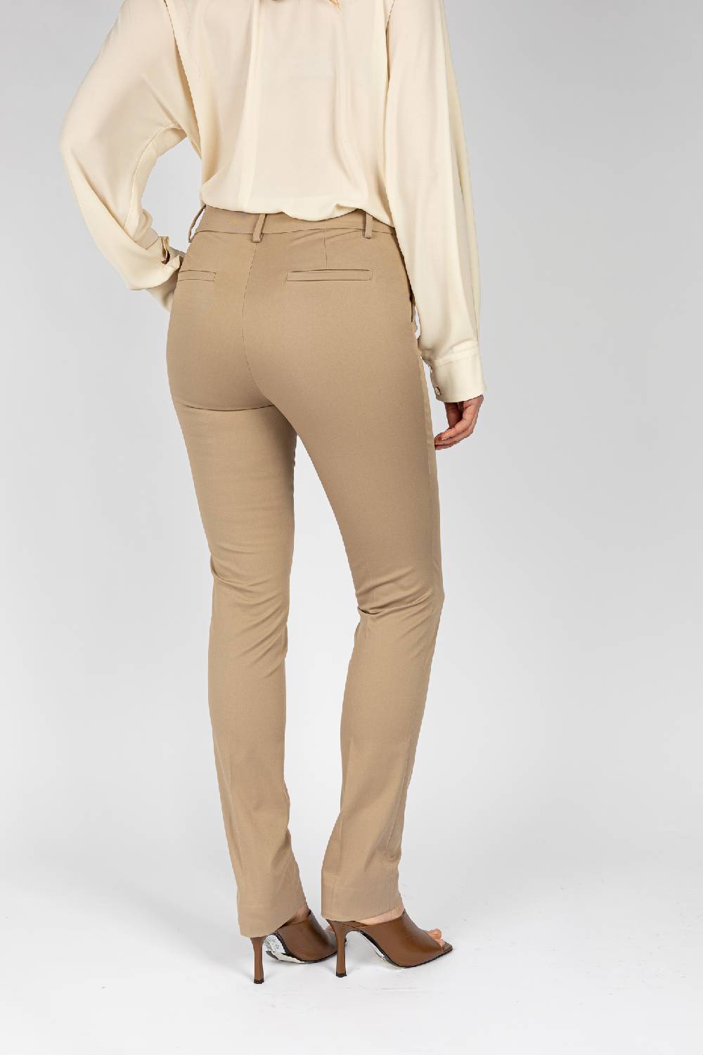 L.Pucci Pantaloni tessuto colore beige, gamba regolare Italia
