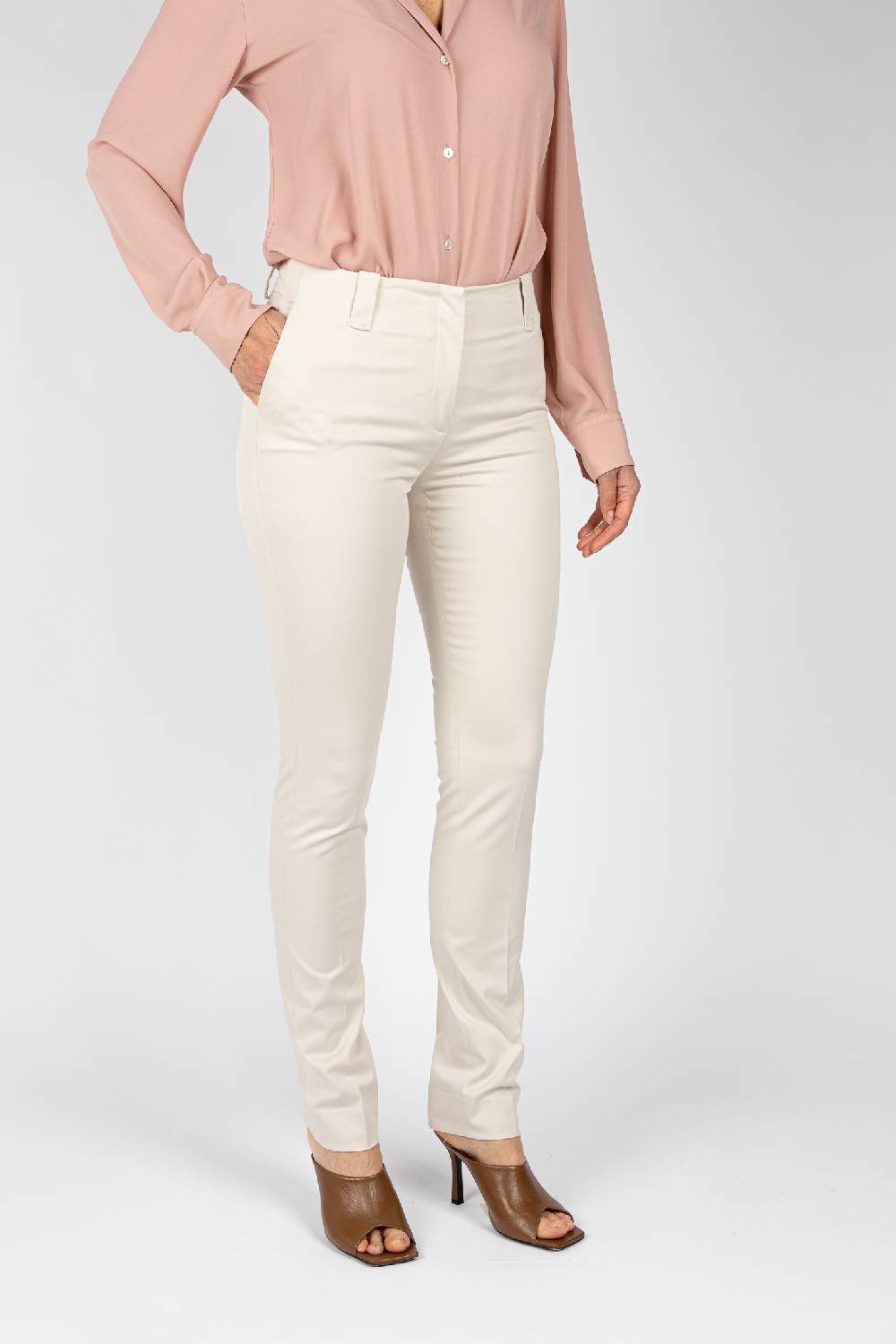 L.Pucci Pantaloni tessuto colore ghiaccio, gamba regolare In Linea