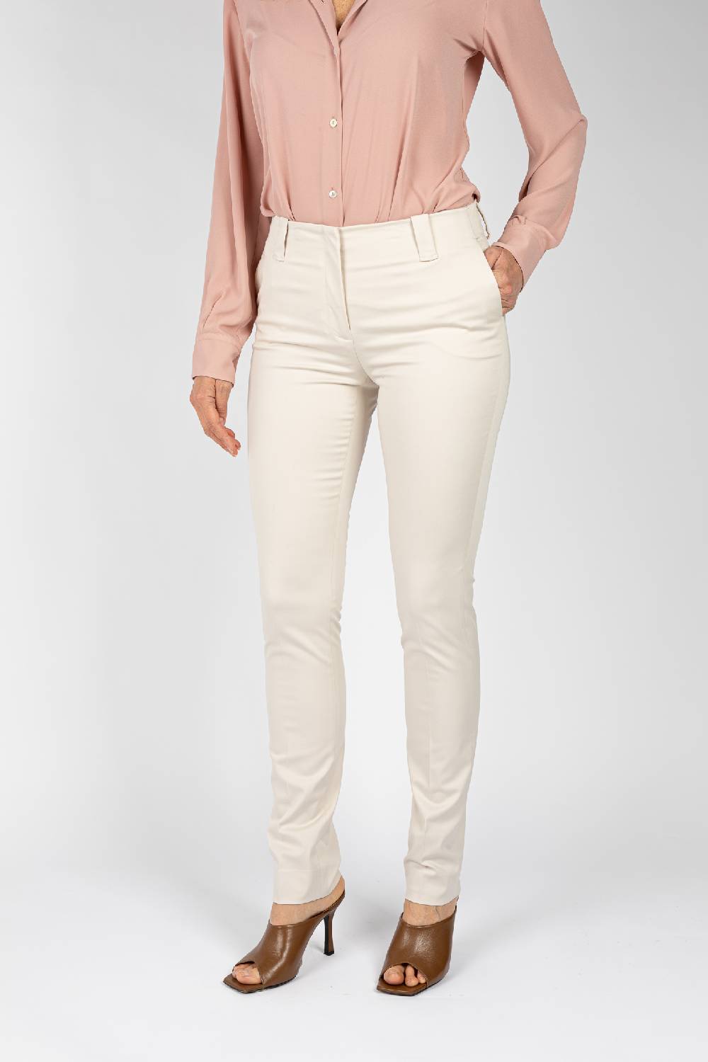 L.Pucci Pantaloni tessuto colore ghiaccio, gamba regolare In Linea
