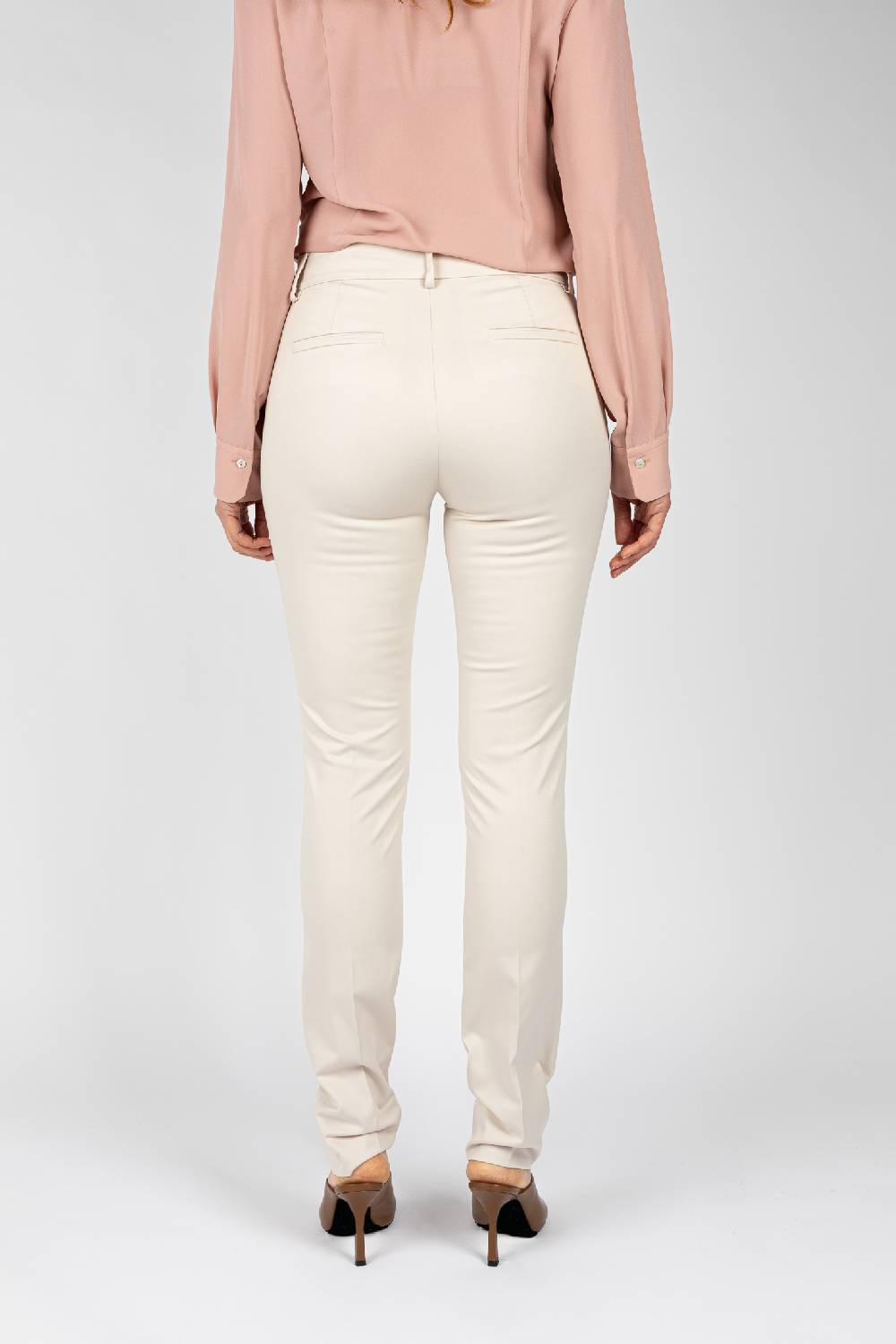 L.Pucci Pantaloni tessuto colore ghiaccio, gamba regolare In Linea