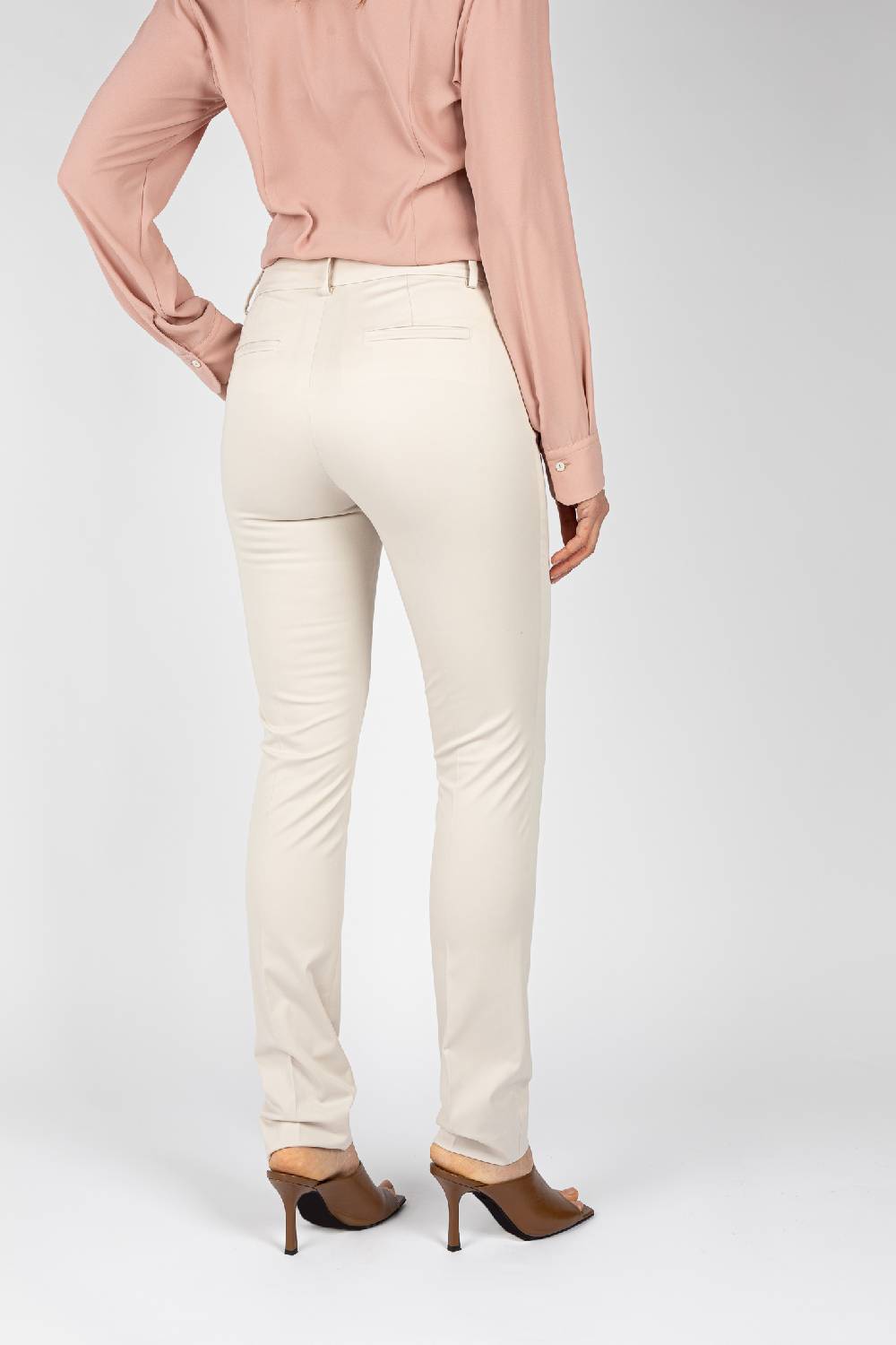 L.Pucci Pantaloni tessuto colore ghiaccio, gamba regolare In Linea