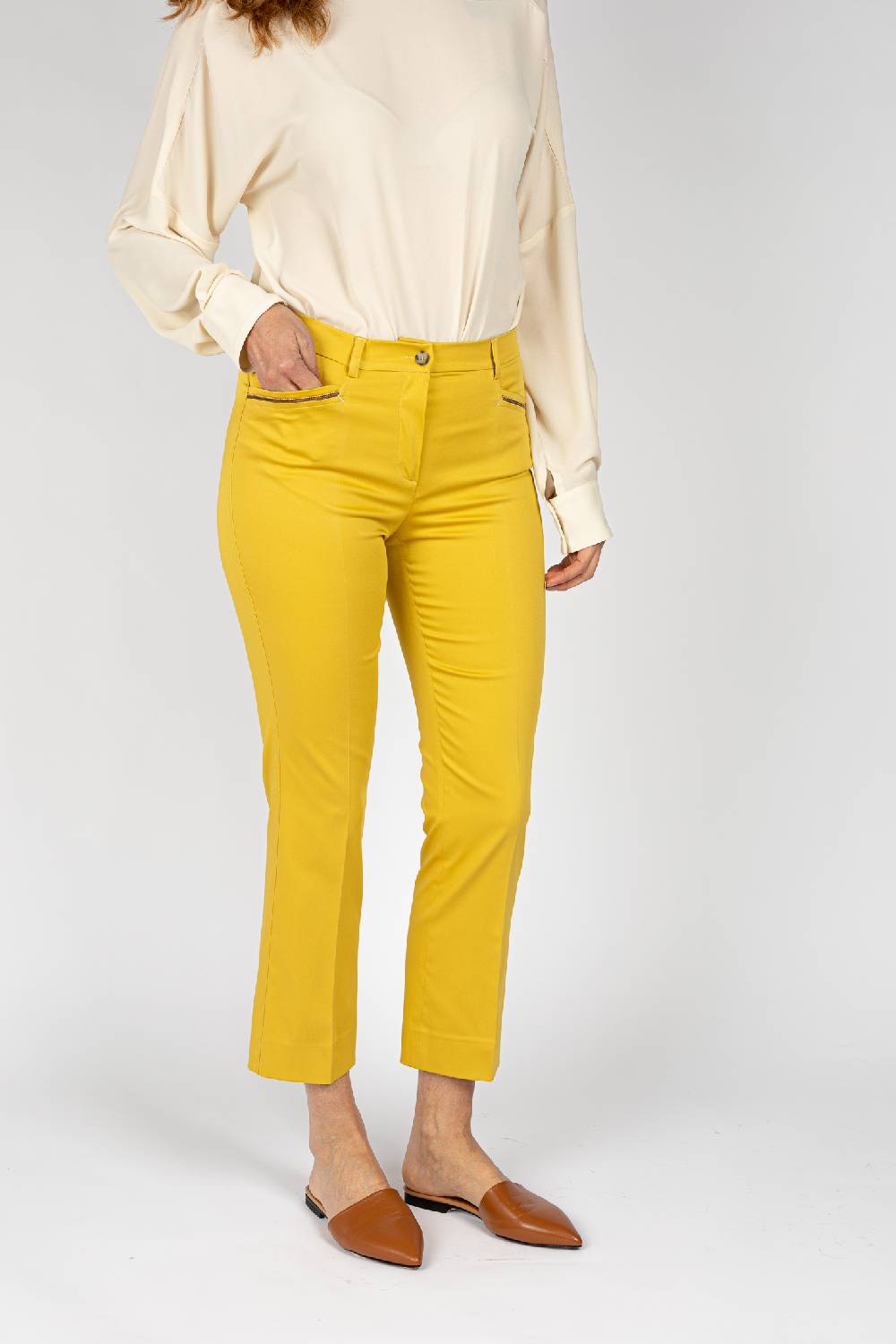 L.Pucci Pantaloni gamba corta fondo leggermente svasato, colore lime Promozione
