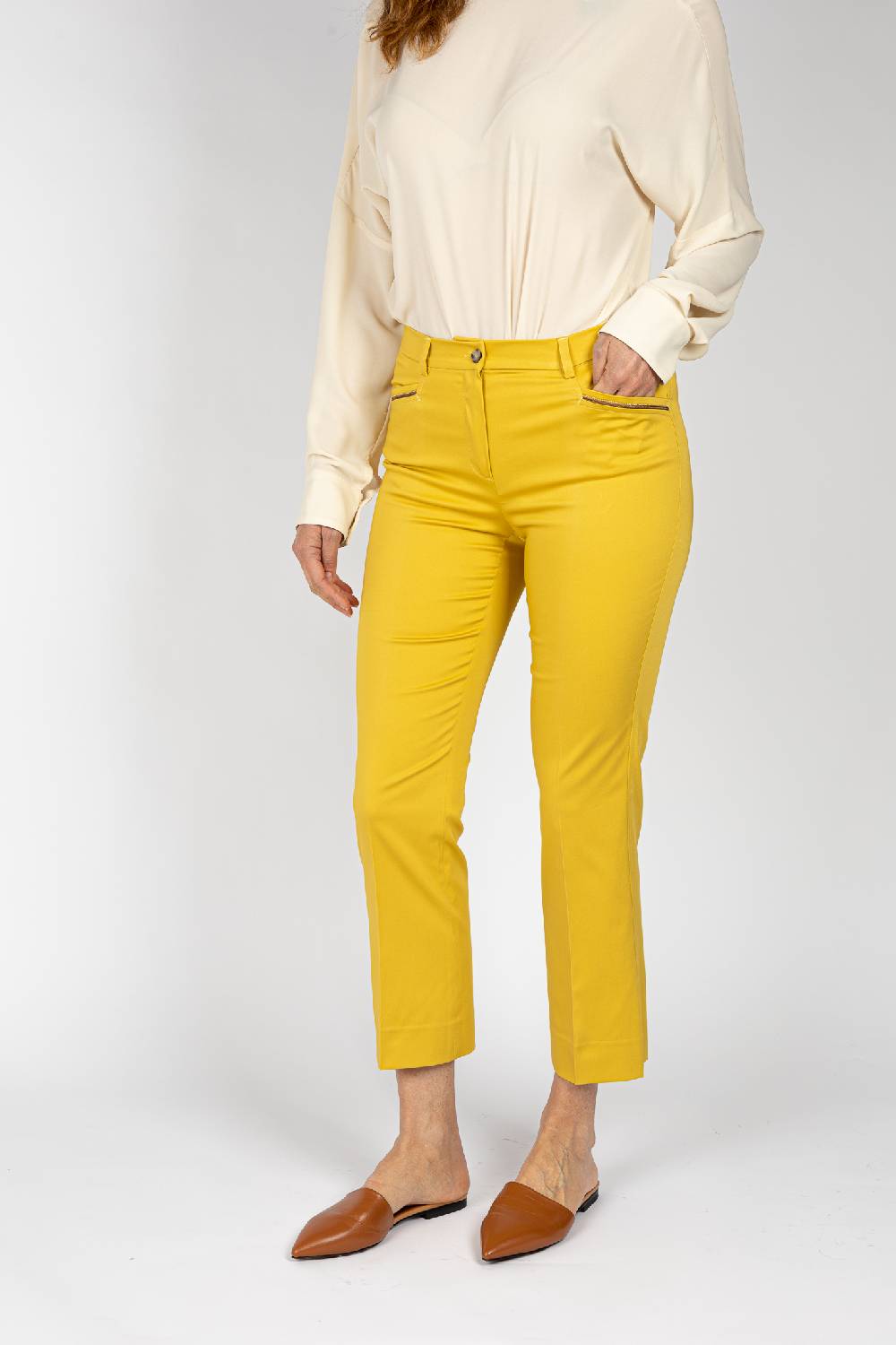 L.Pucci Pantaloni gamba corta fondo leggermente svasato, colore lime Promozione