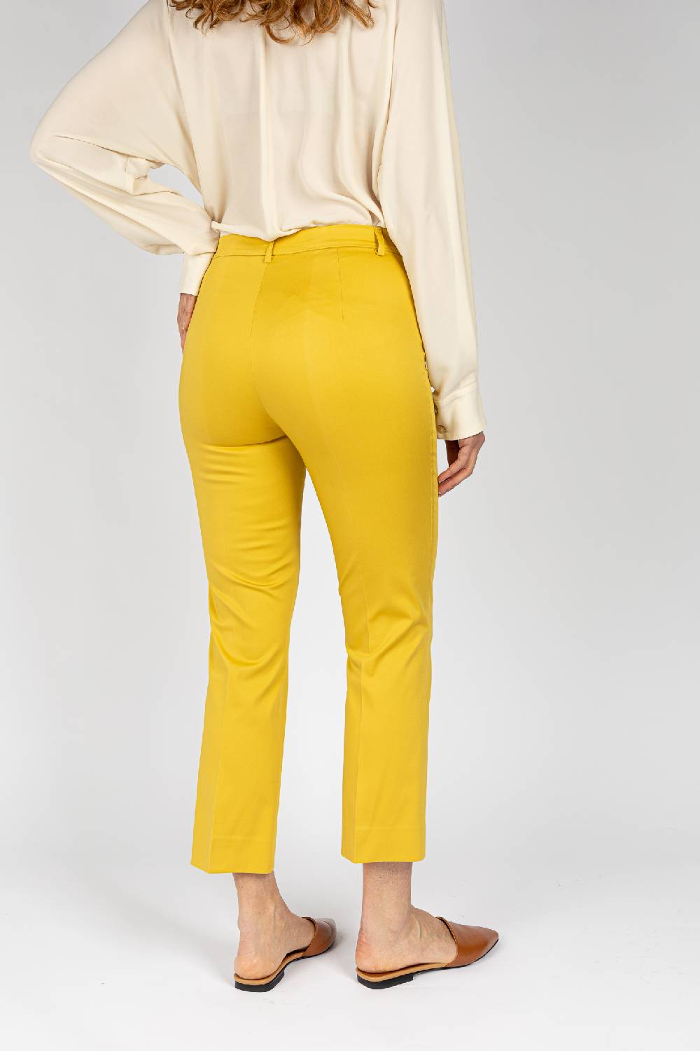 L.Pucci Pantaloni gamba corta fondo leggermente svasato, colore lime Promozione
