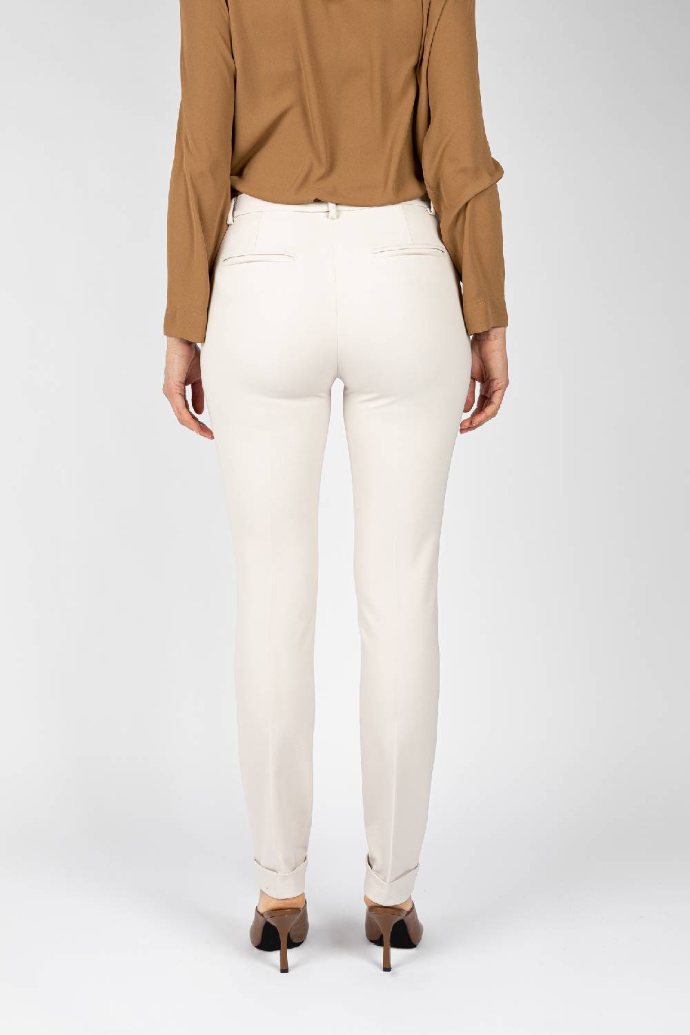 L.Pucci Pantaloni gamba regolare con rovescia colore ghiaccio Consegna Veloce