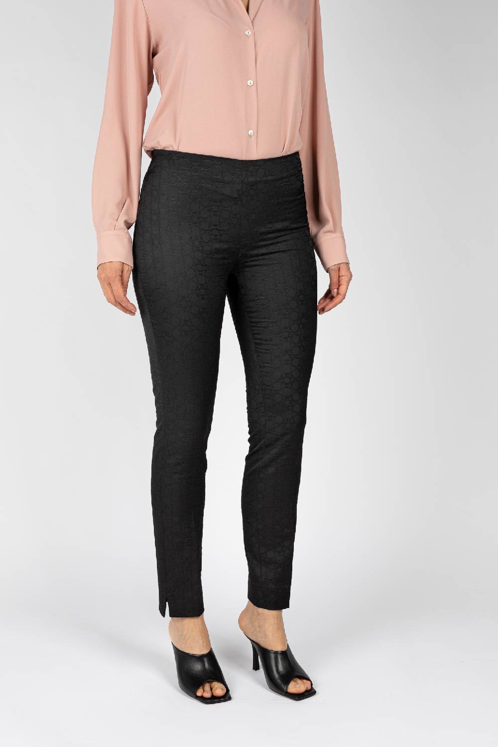 L.Pucci Pantaloni jacquard a fiore colore nero, linea stretta Novità