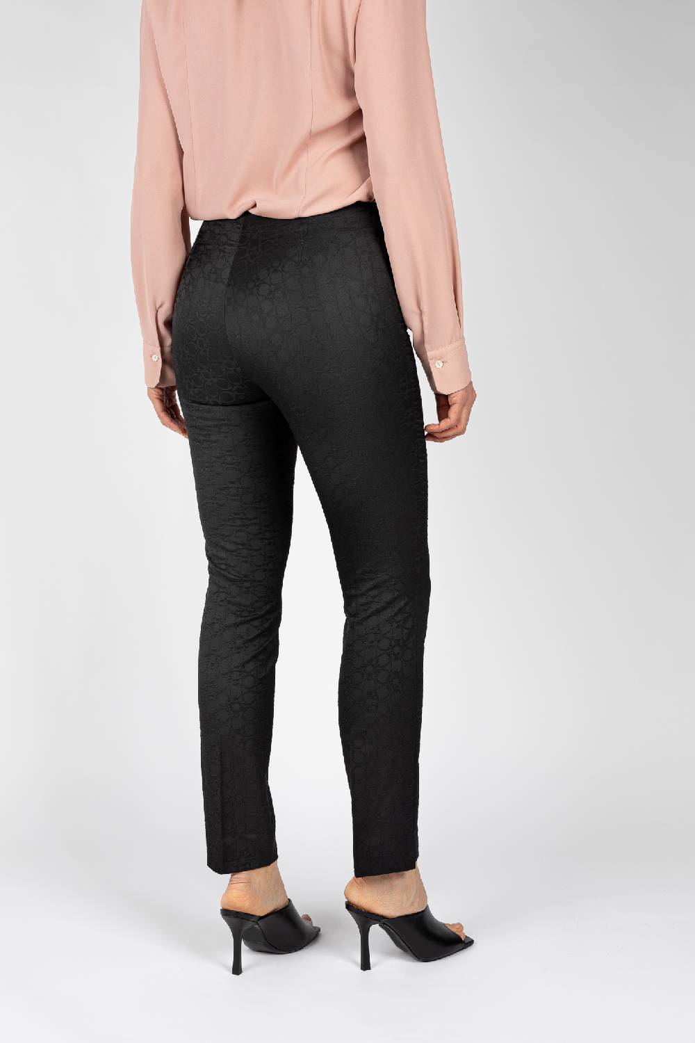 L.Pucci Pantaloni jacquard a fiore colore nero, linea stretta Novità