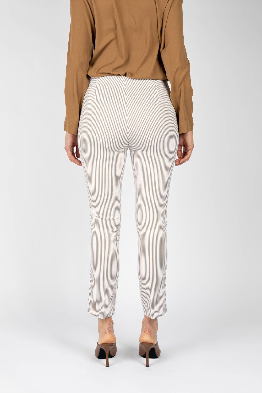 L.Pucci Pantaloni a riga colore beige da donna linea stretta Sconto