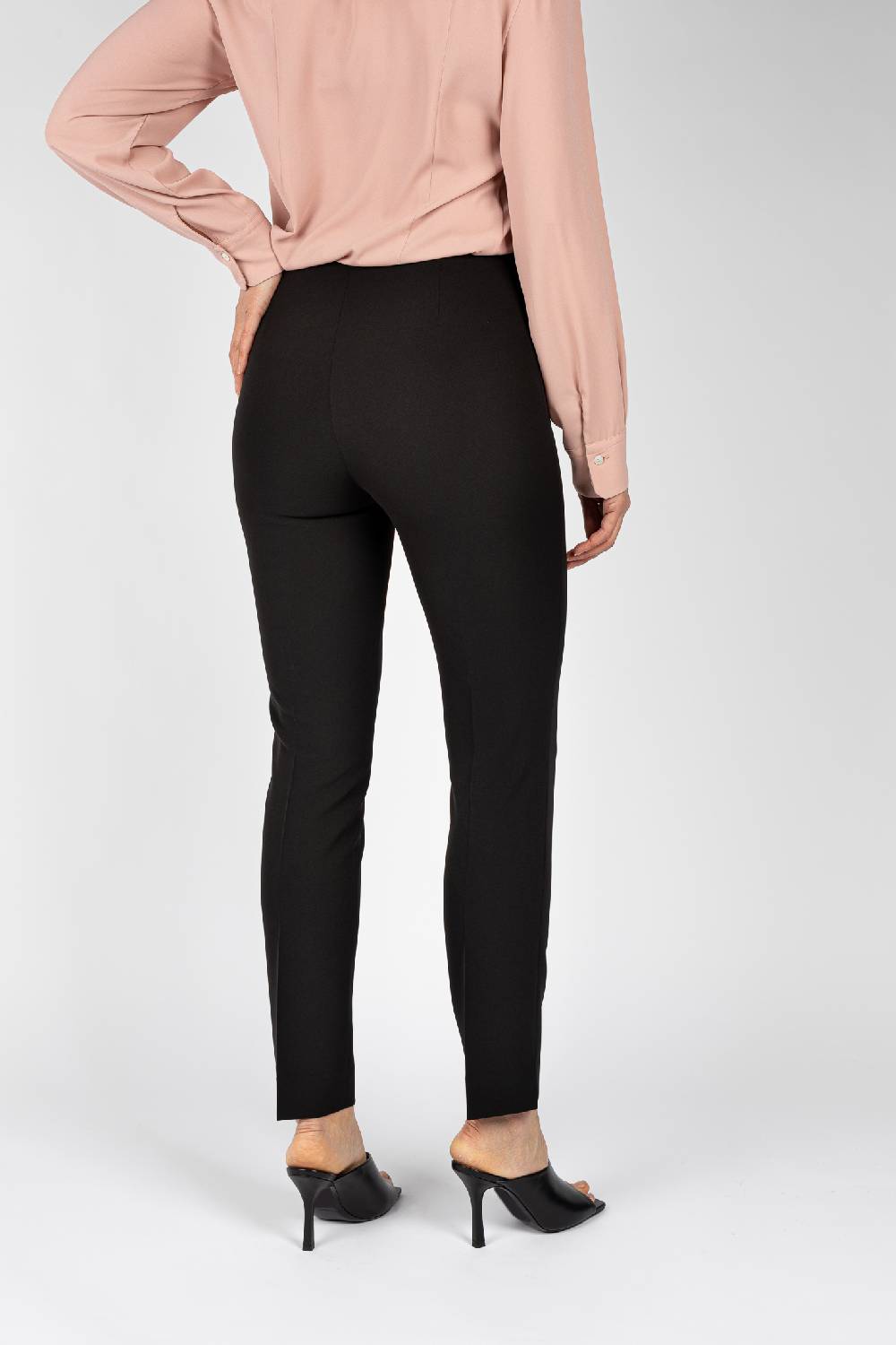 L.Pucci Pantaloni colore nero linea a gamba stretta da donna Online