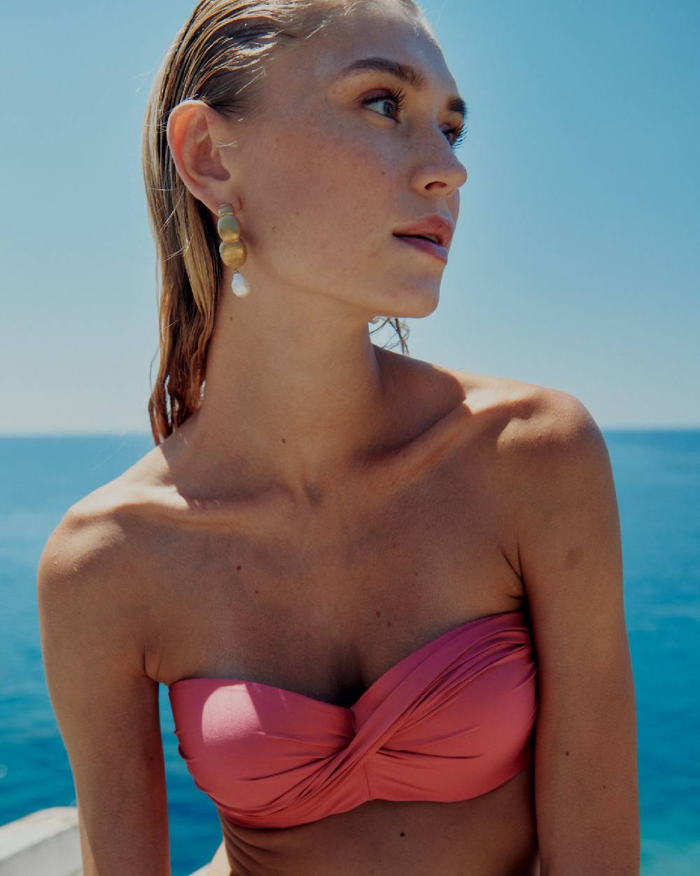 Olivia Gold Reggiseno a fascia strutturato + Slip a vita bassa con accessori sui fianchi Affare Del Giorno