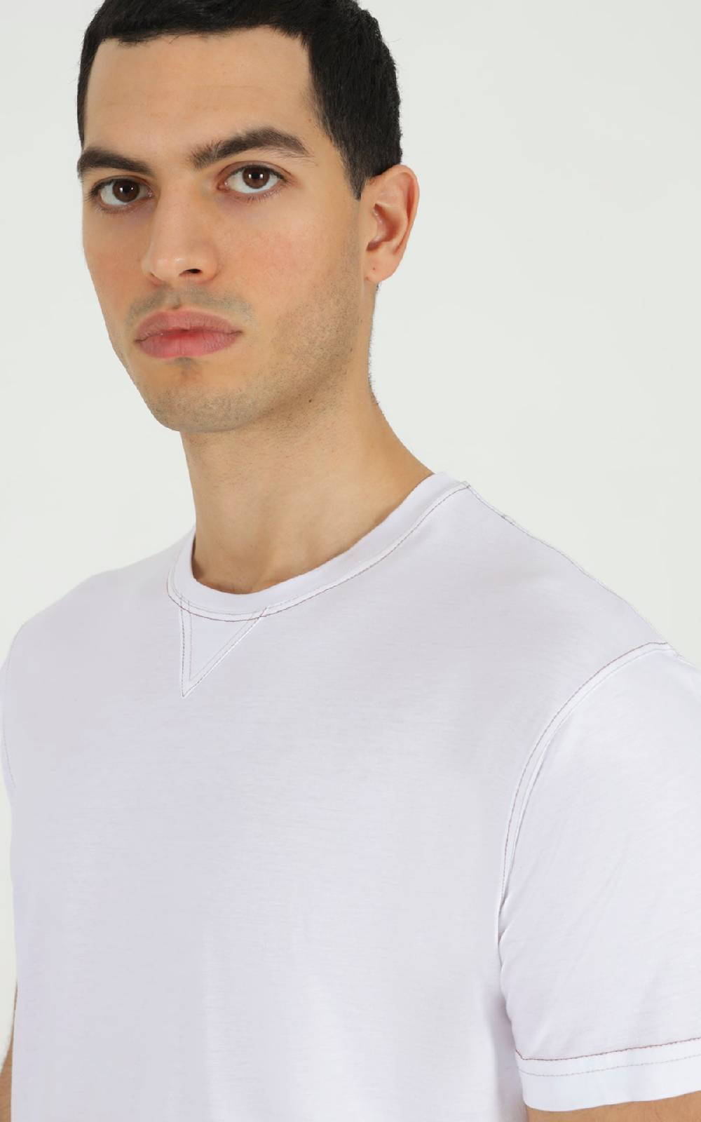 Outfit Italy T-Shirt in modal con cuciture a contrasto 2025