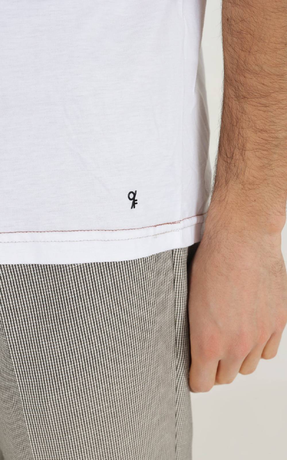 Outfit Italy T-Shirt in modal con cuciture a contrasto 2025