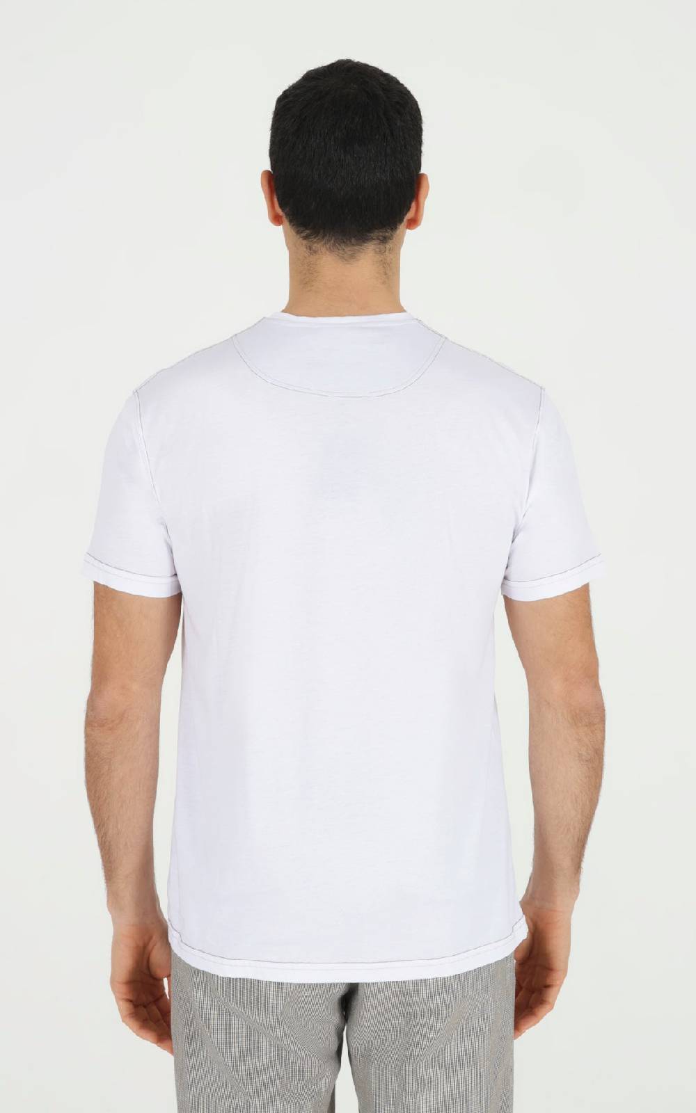 Outfit Italy T-Shirt in modal con cuciture a contrasto 2025