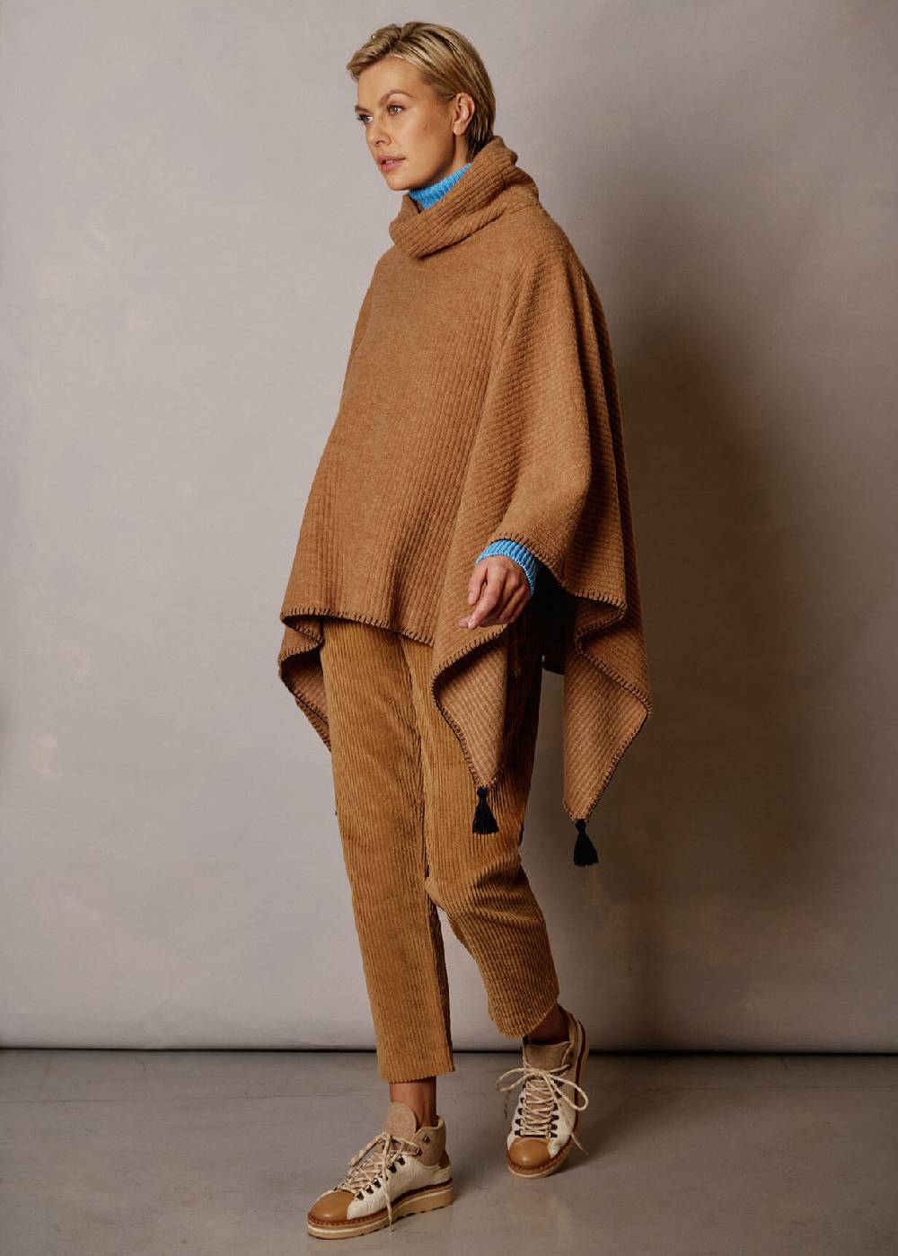 Luis Trenker Poncho in lana vergine con collo alto Lupiera Sconto