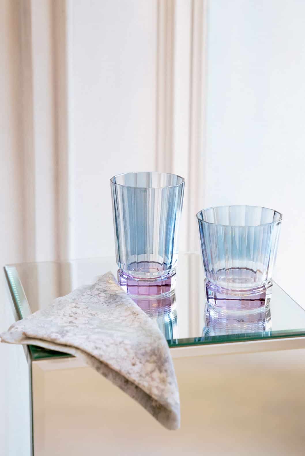 Luisa Beccaria Set di due bicchieri Duccio grandi a righe blu con base viola Vendita Calda