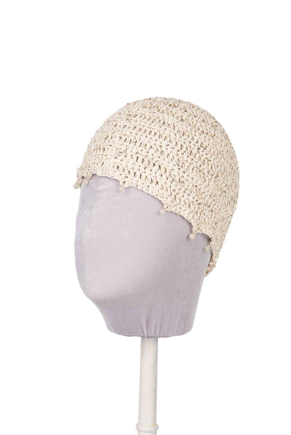 Luisa Beccaria Cappello beige all'uncinetto con perline In Vendita