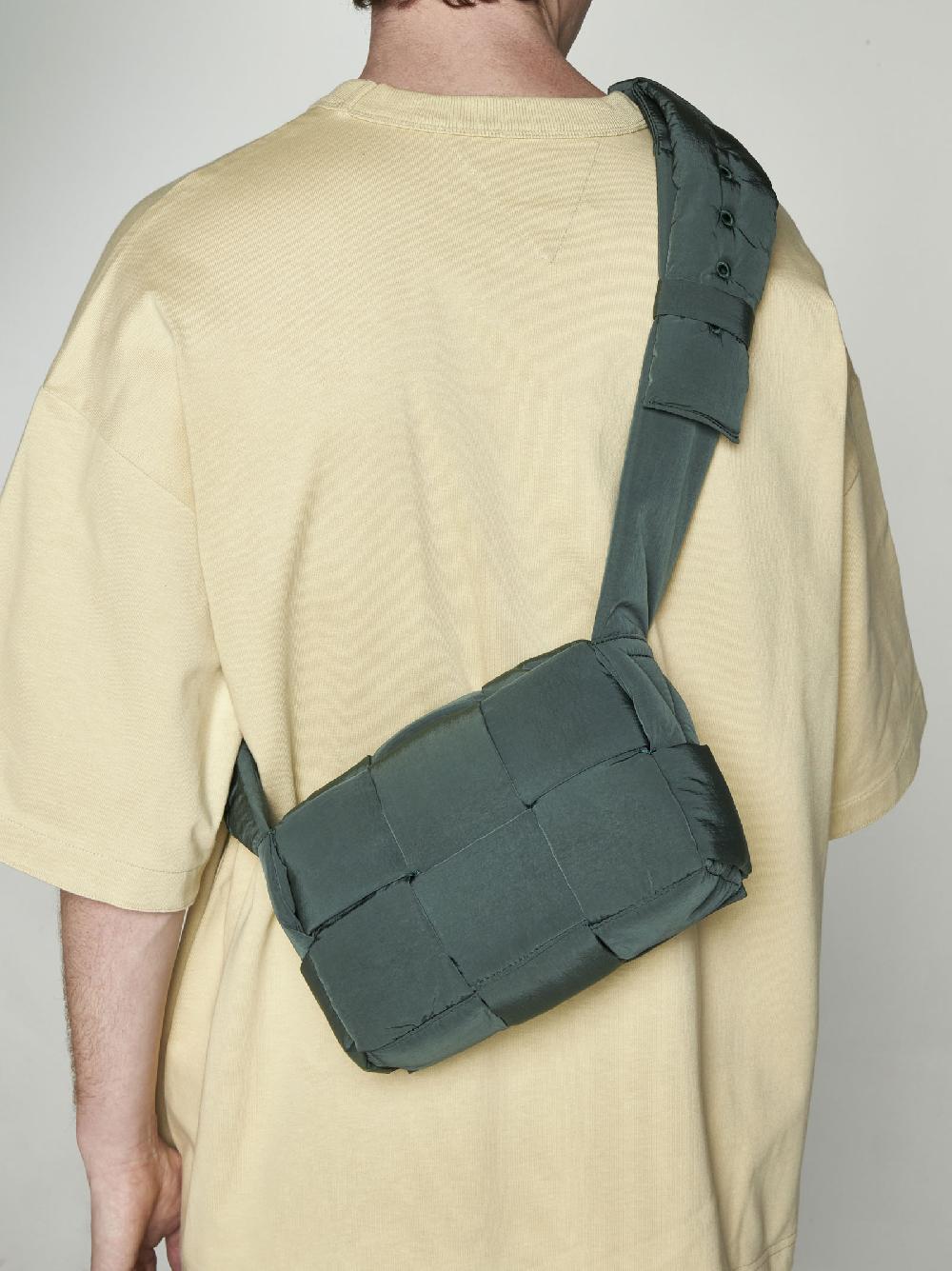BOTTEGA VENETA Borsa Cassette piccola in nylon Intreccio In Vendita