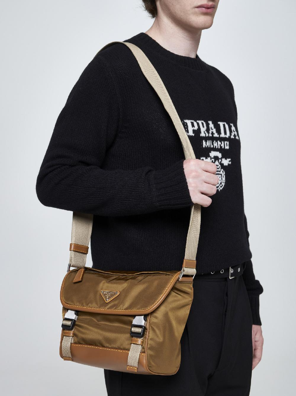 PRADA Borsa a tracolla in Re-Nylon e pelle Promozione