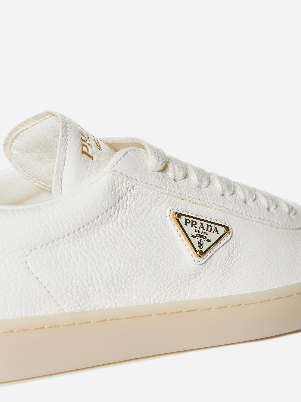 PRADA Sneakers in pelle con placca-logo Vendite Flash