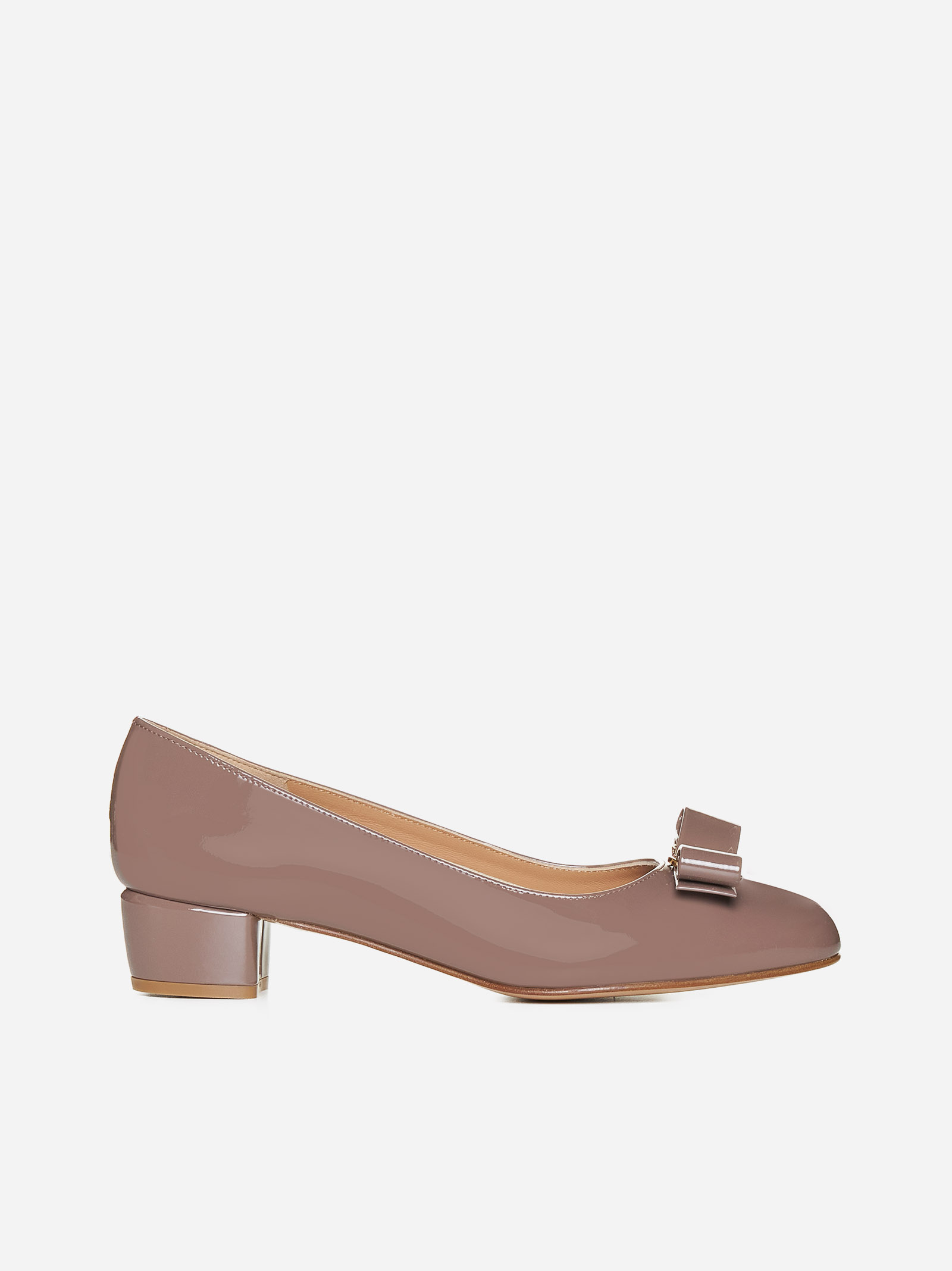 FERRAGAMO Decollete’ Vara in vernice