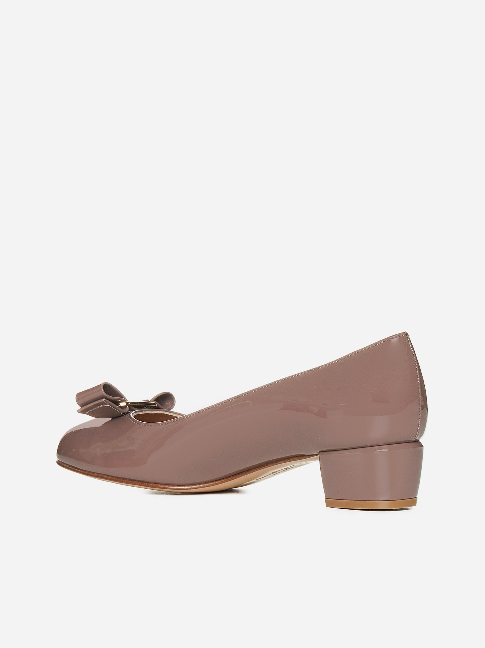 FERRAGAMO Decollete’ Vara in vernice Qualità Garantita
