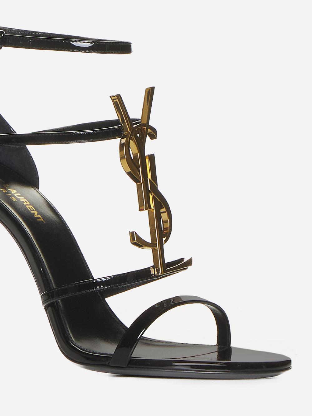 SAINT LAURENT Sandali Cassandra in vernice con logo YSL Saldi Di Fabbrica