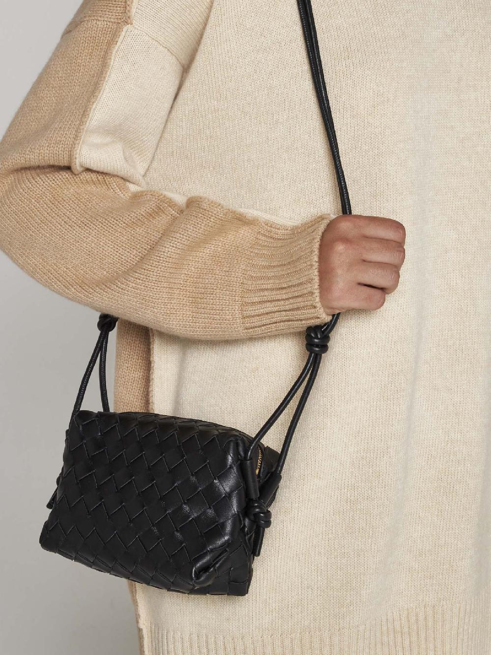 BOTTEGA VENETA Borsa Loop mini in pelle Intrecciato Novità