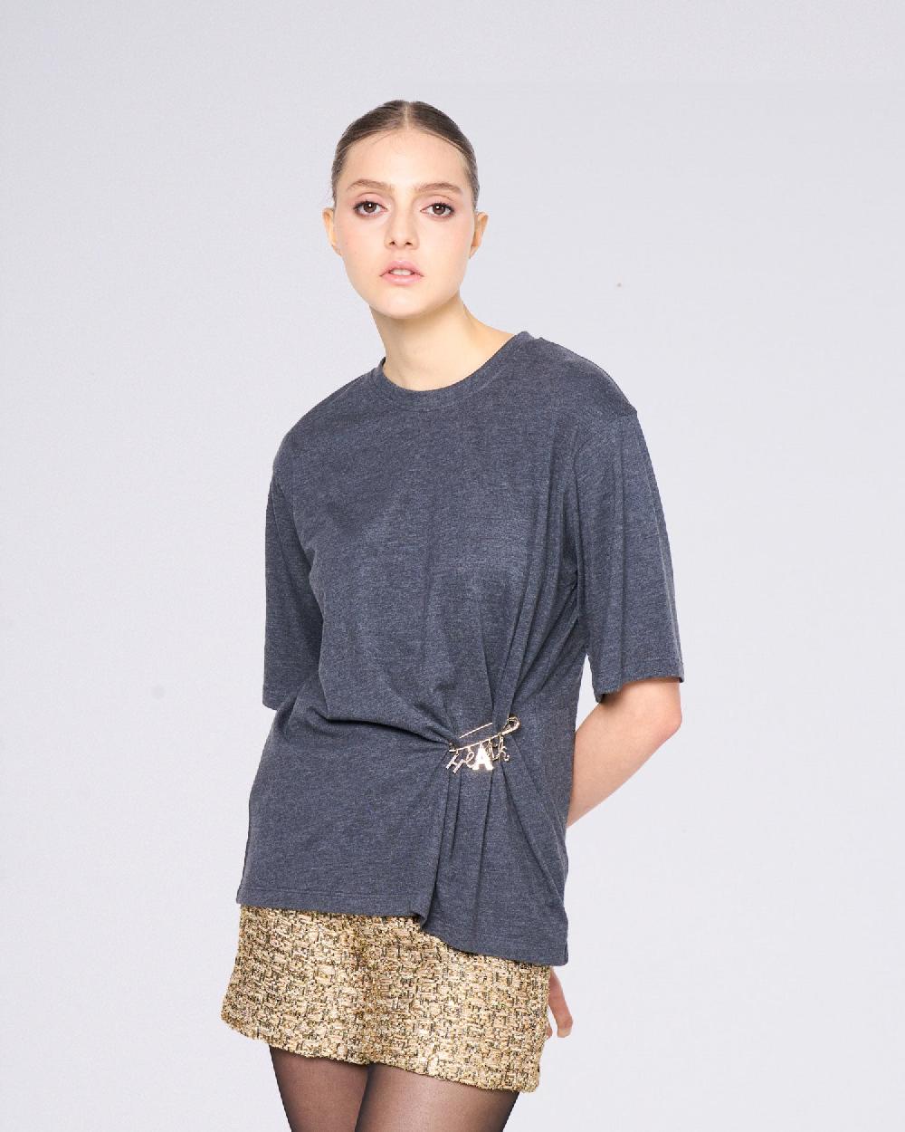 Silvian Heach T-shirt con spilla Acquista Ora