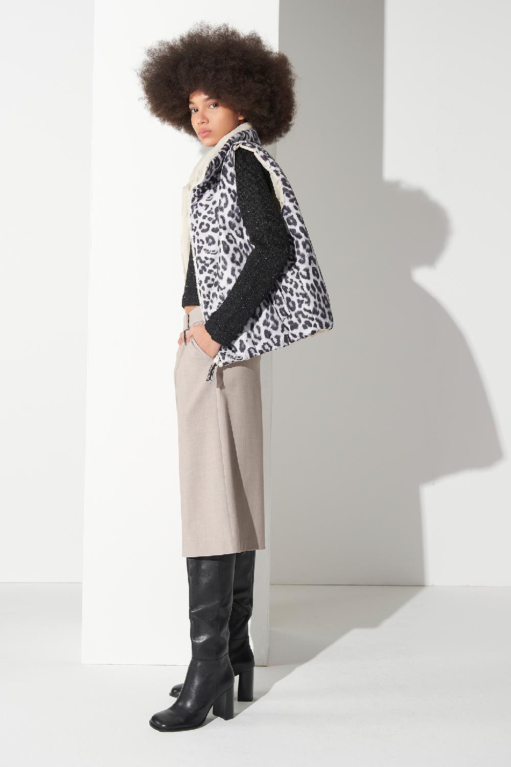 Soallure PIUMINO GILET CON STAMPA LEOPARDATA Vendita Economica