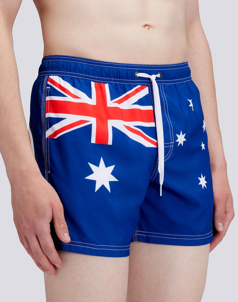 Sundek COSTUME DA BAGNO CORTO VITA ELASTICATA POLIESTERE RICICLATO REPREVE® BANDIERA AUSTRALIA M504BDRT3FG629FG Acquista Ora