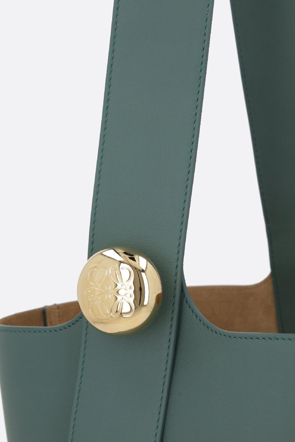LOEWE borsa a secchiello Pebble media in pelle liscia Qualità