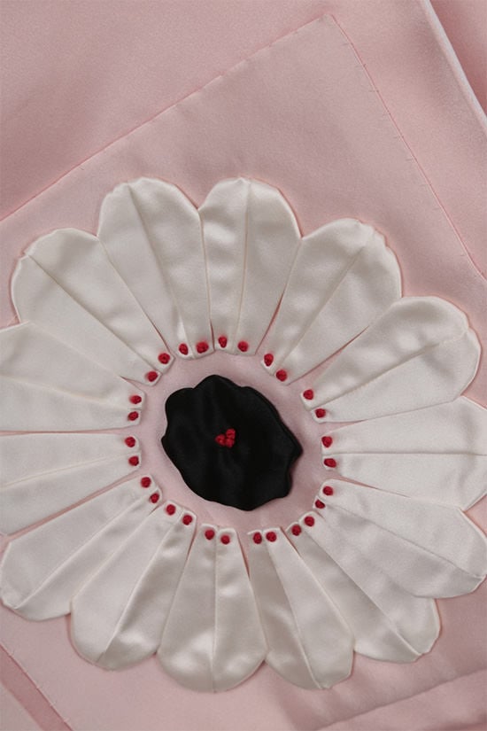 PRADA stola in raso di seta patch fiore Vendite Flash