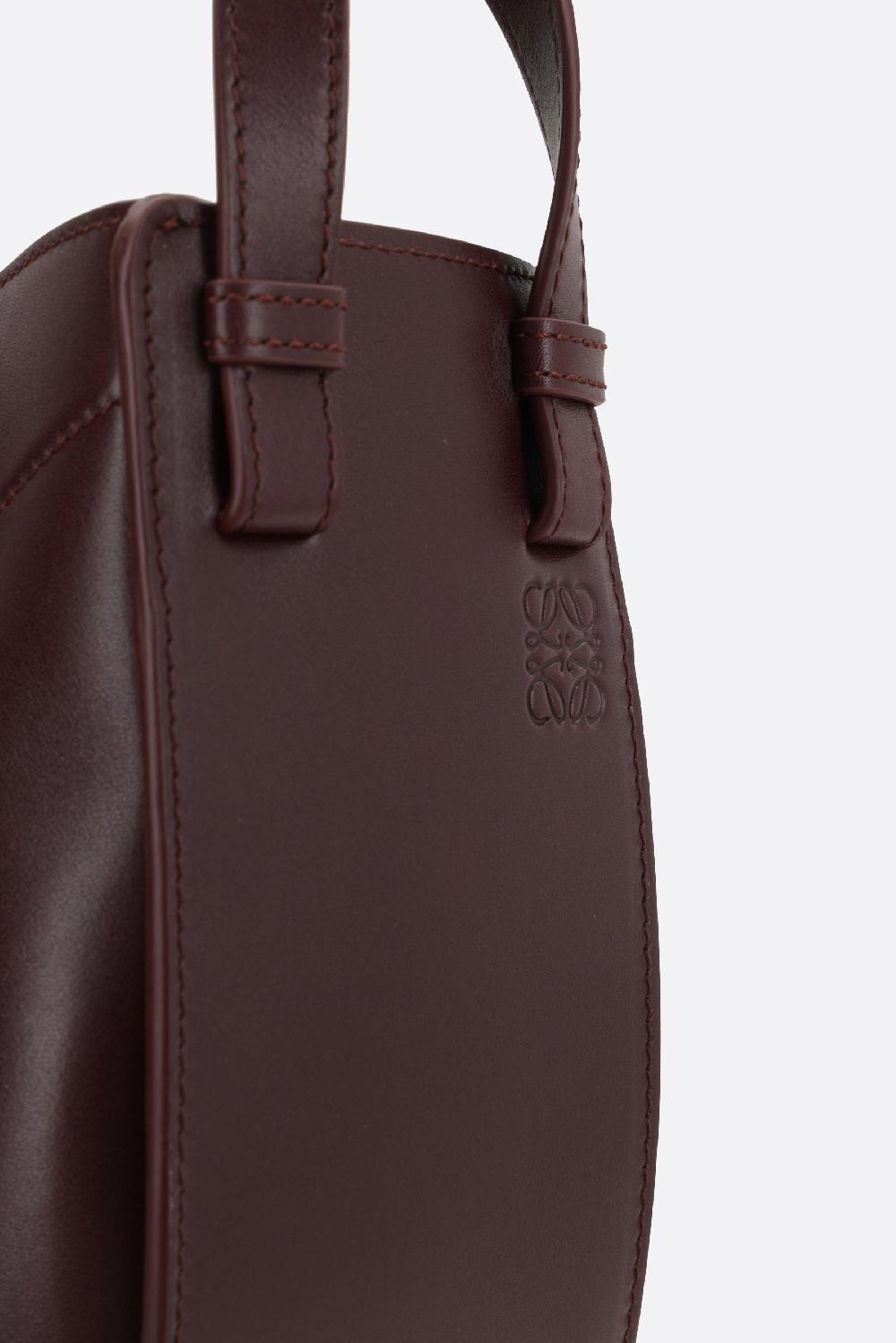 LOEWE borsa a mano Hammock Slice in pelle lucida Consegna Veloce