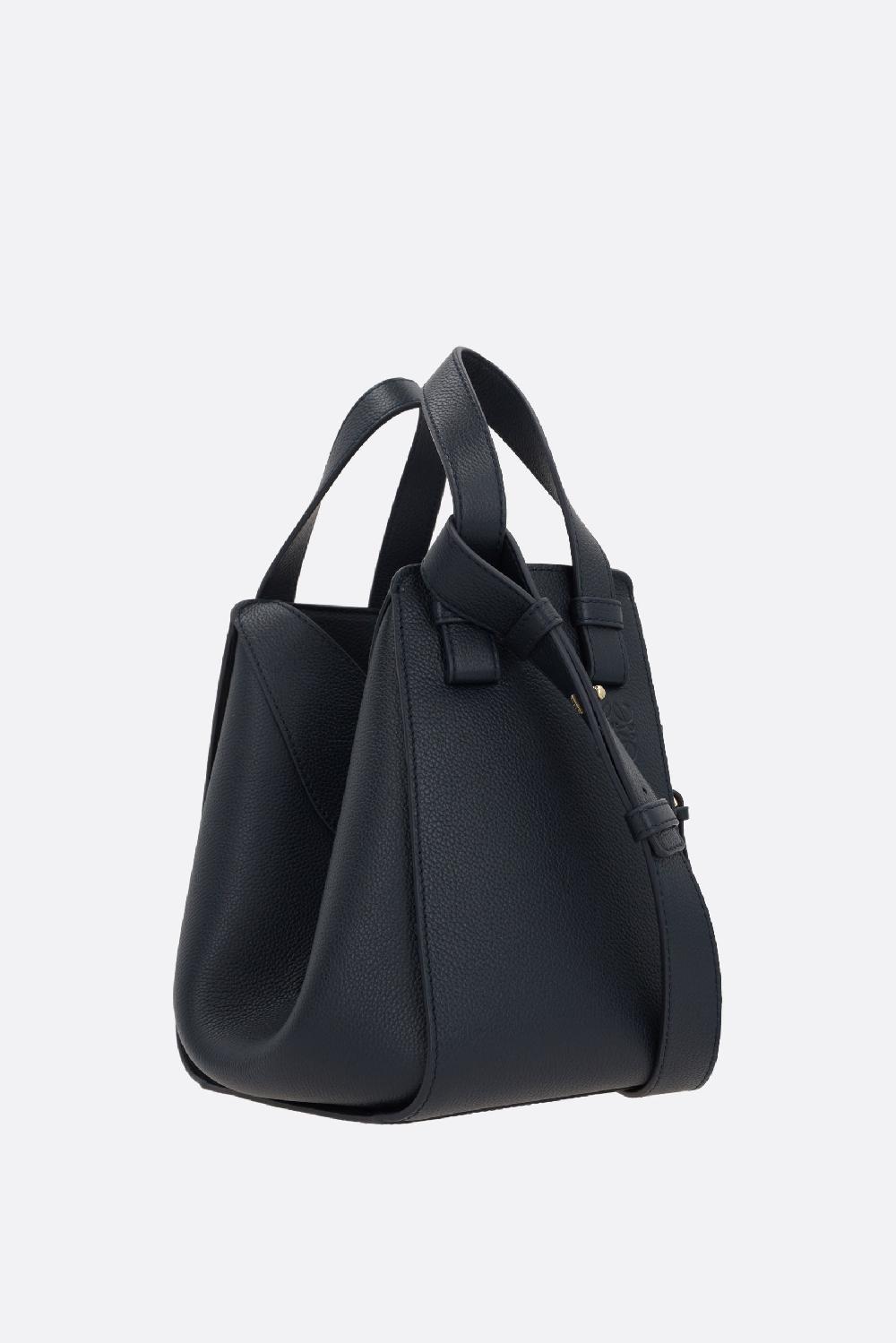 LOEWE borsa compatta Hammock in pelle martellata Convenienza