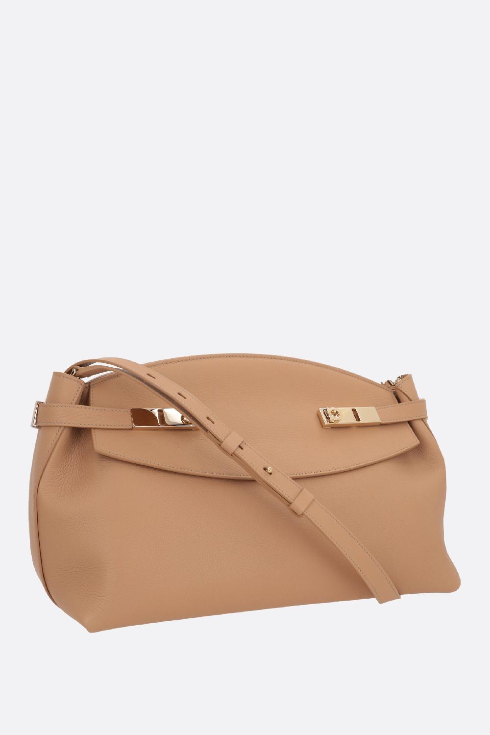 FERRAGAMO borsa a spalla Hug in pelle martellata Convenienza