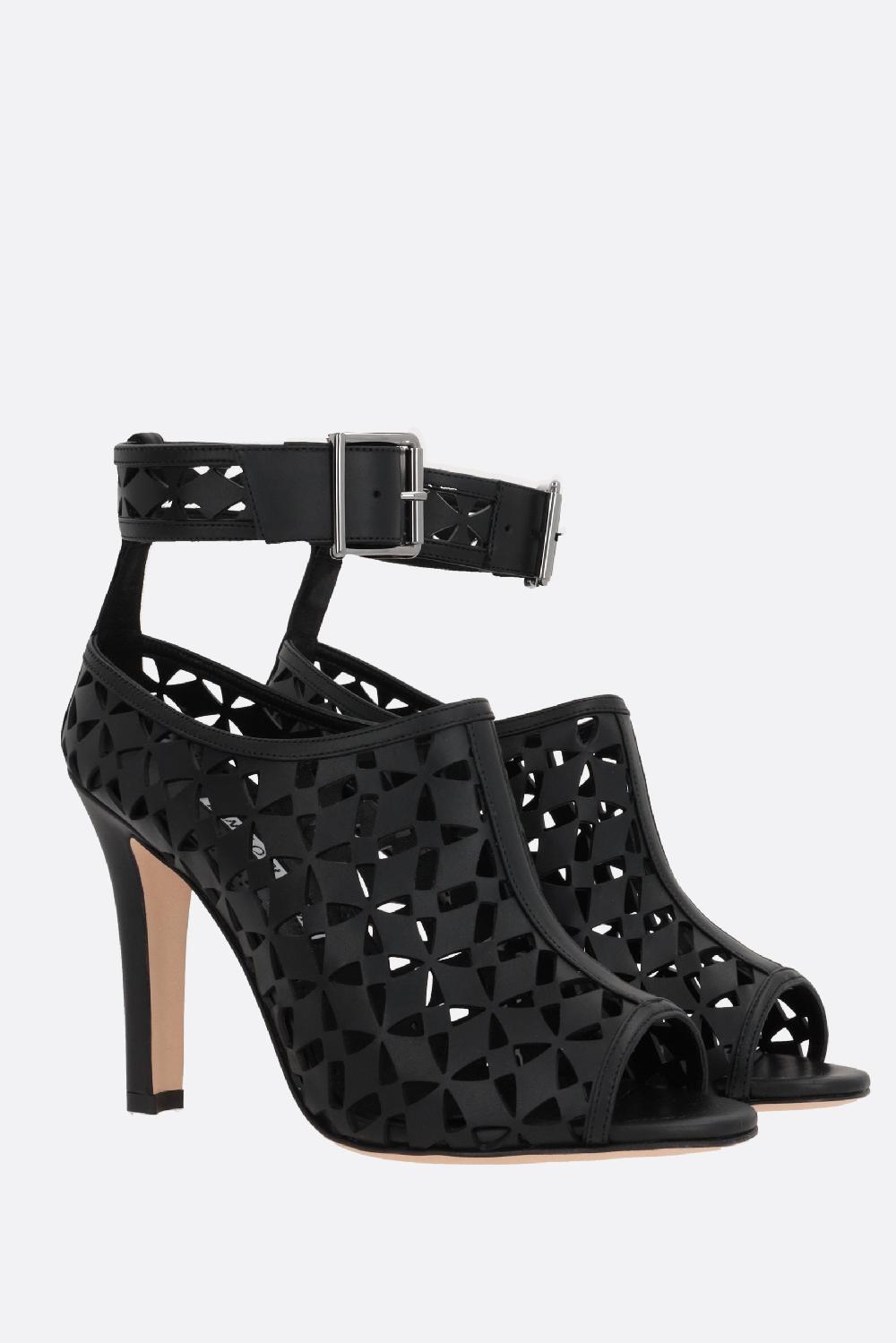 MANOLO BLAHNIK sandalo Tingah in pelle laserata Vendita