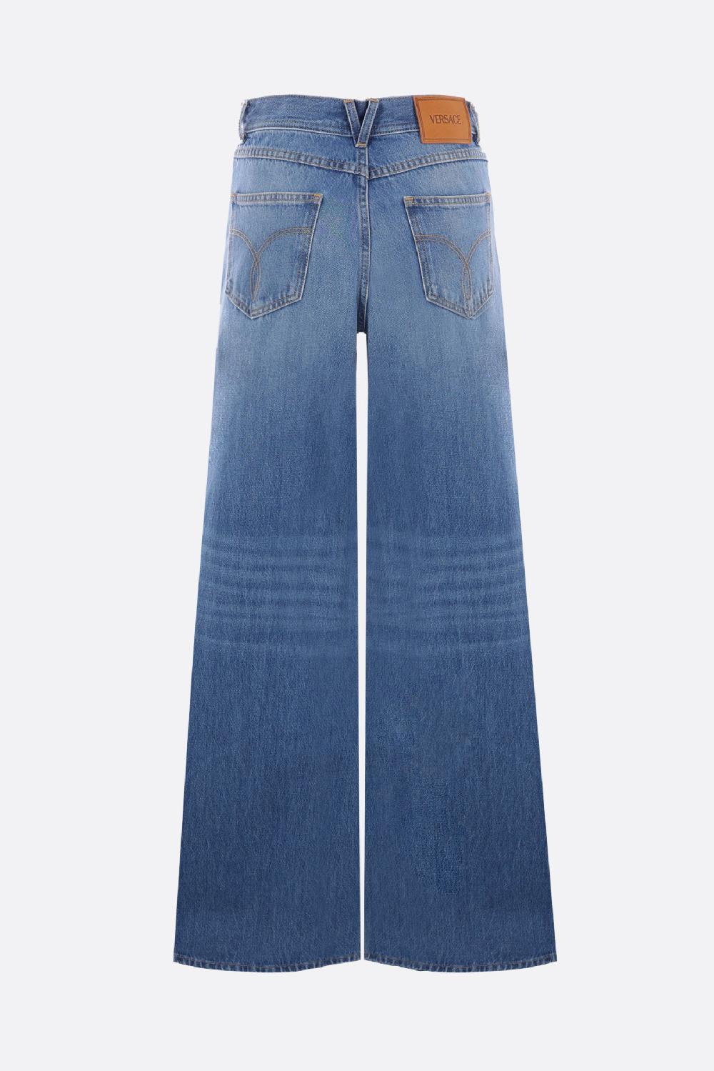 VERSACE jeans a gamba larga in denim Medusa '95 Offerta