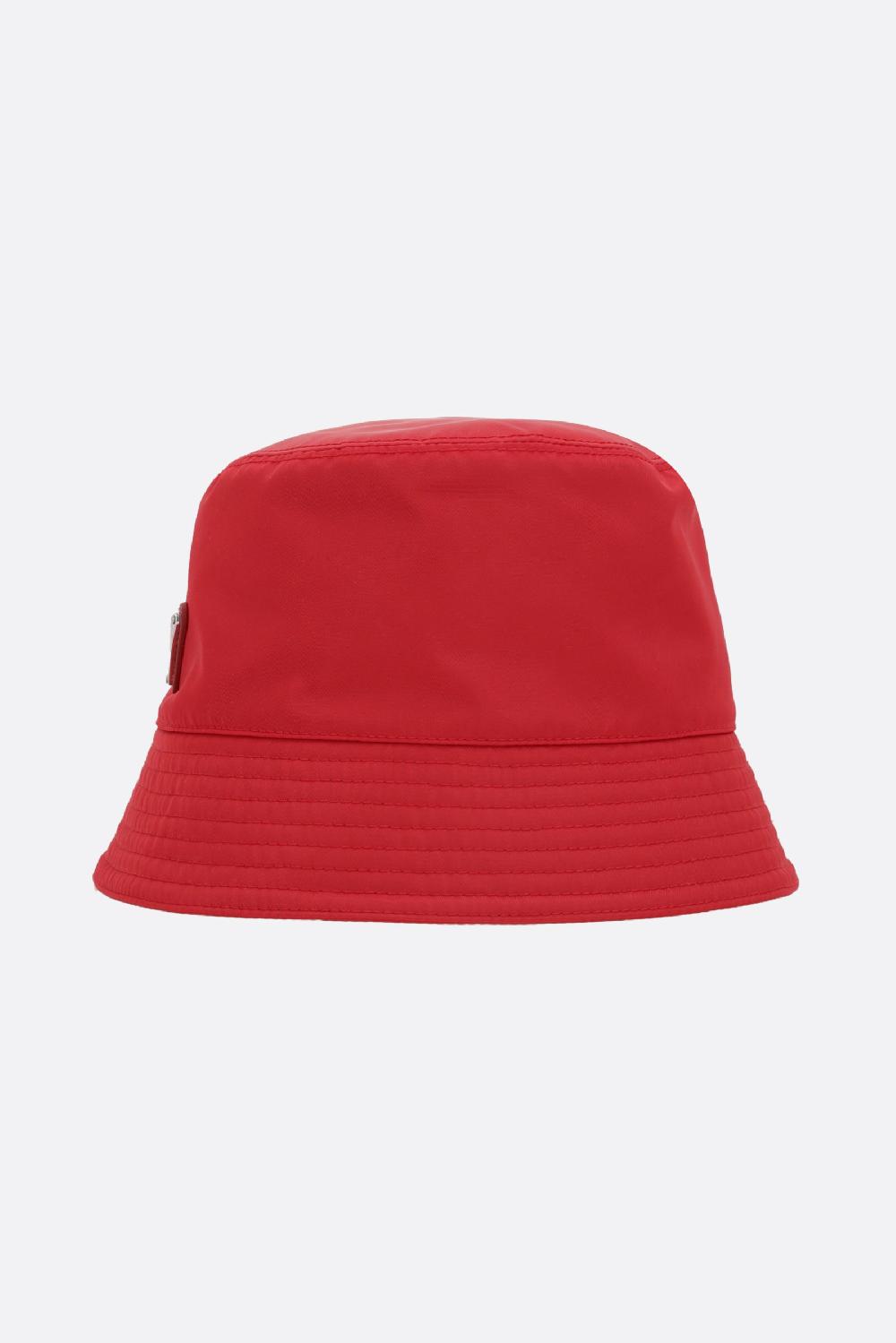 PRADA cloche in Re-Nylon con logo Fino al 60% di sconto
