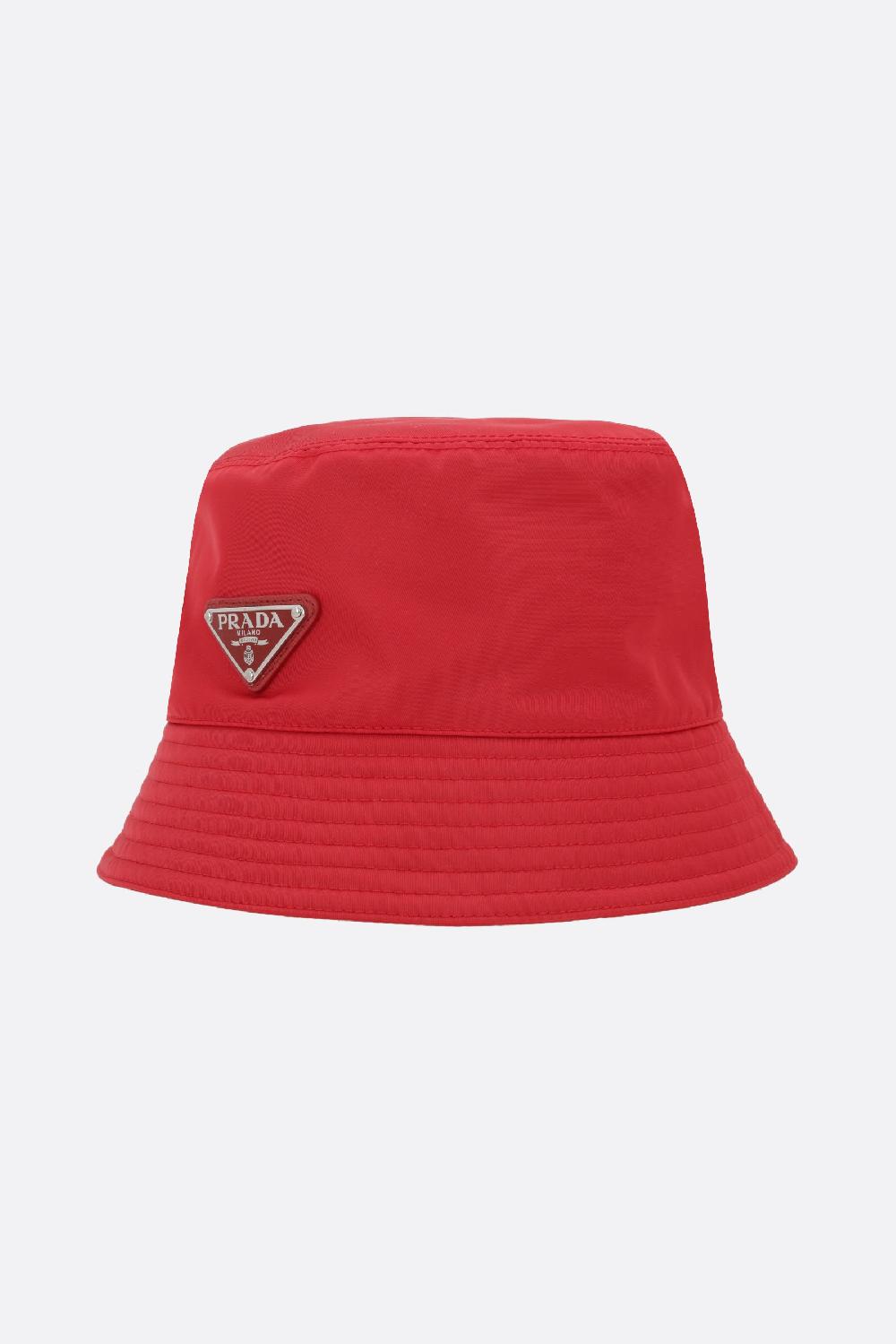 PRADA cloche in Re-Nylon con logo Fino al 60% di sconto
