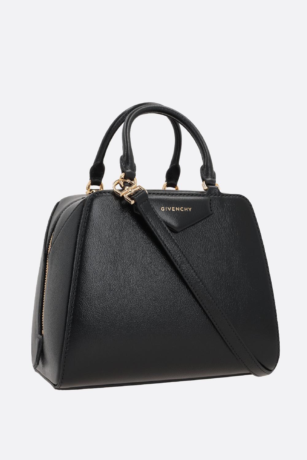 GIVENCHY borsa a mano Antigona Cube mini in pelle martellata Fino al 55% di sconto