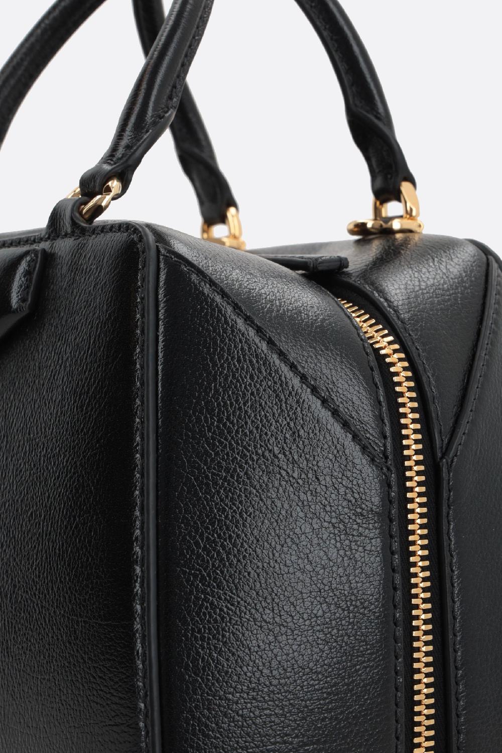 GIVENCHY borsa a mano Antigona Cube mini in pelle martellata Fino al 55% di sconto
