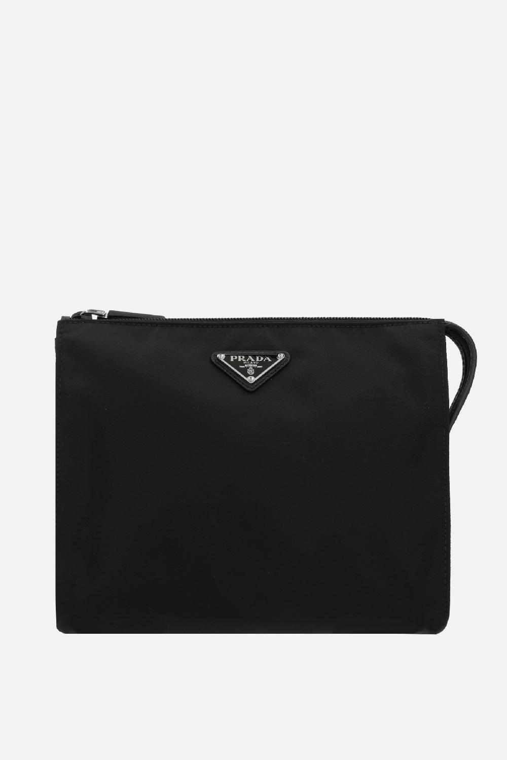 PRADA busta in Re-Nylon con logo Officina